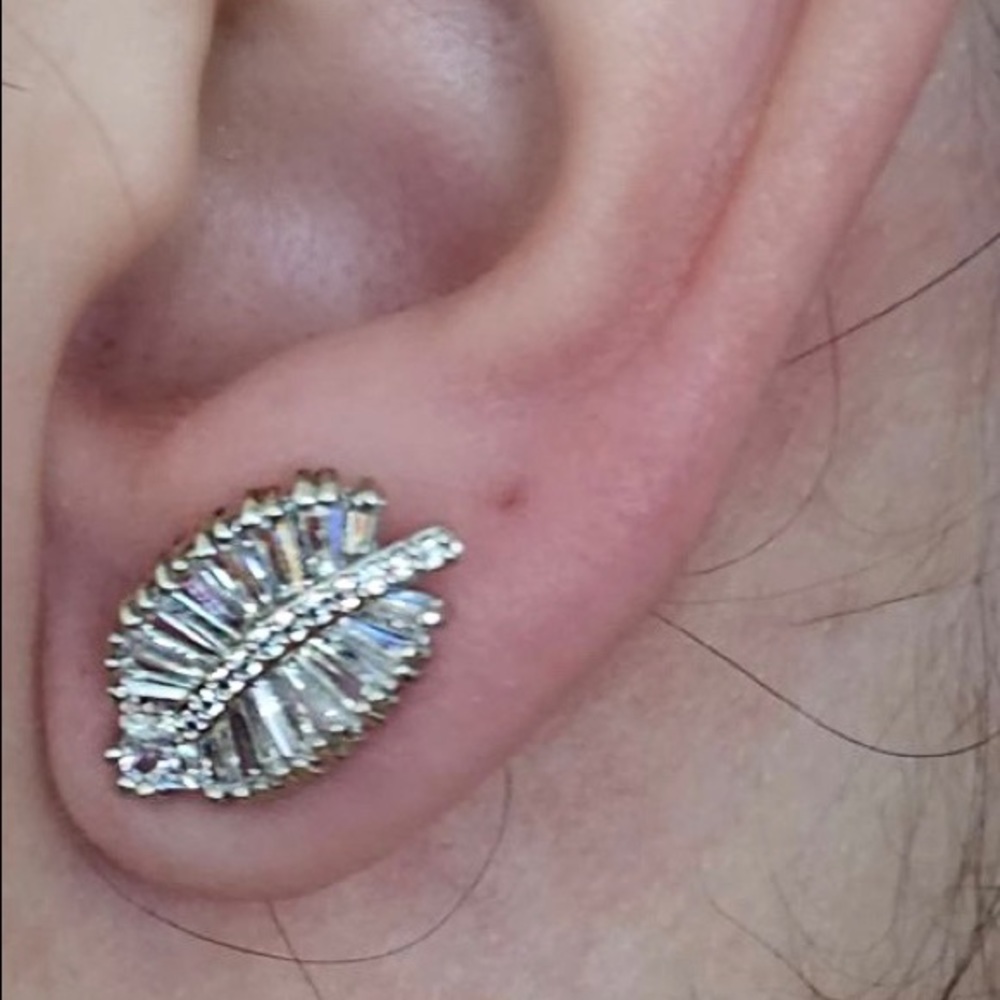 Double Leaf Baguette Earrings WHITE GOLD DIPPED - Picture 5 of 5